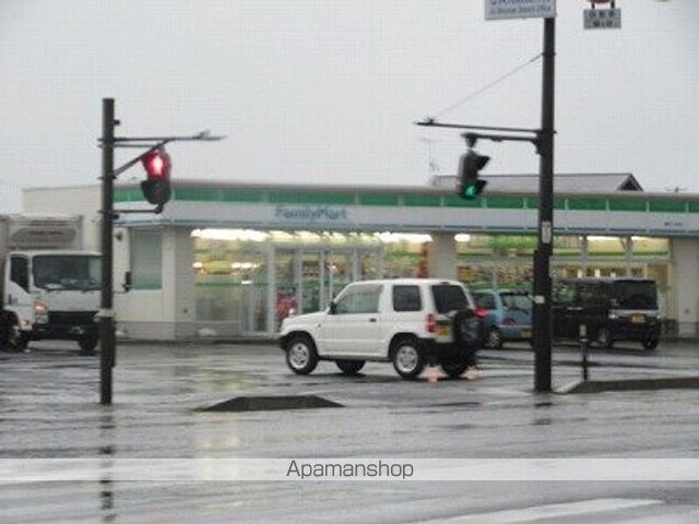 コンビニ　ファミリーマート（コンビニ）まで379m