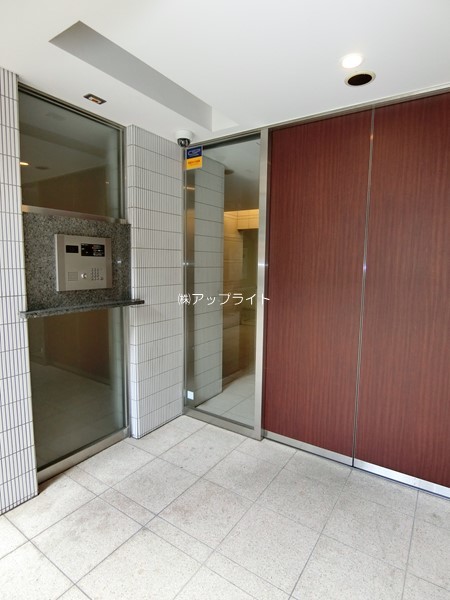 ロビー　オートロック付き