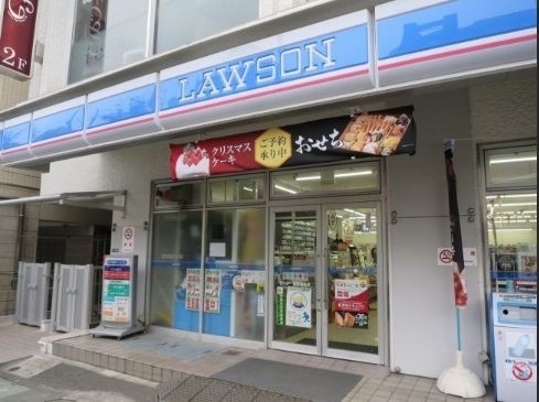 コンビニ　ローソン新宿坂町店（コンビニ）まで108m