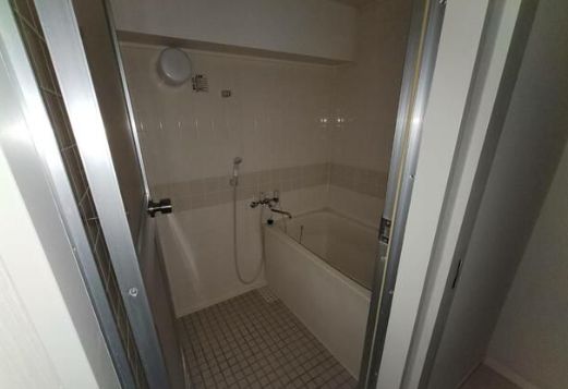 バス・シャワールーム　コンパクトで使いやすいお風呂です