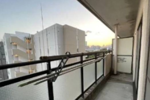 バルコニー　開放的で明るい空間を演出してくれるバルコニーです