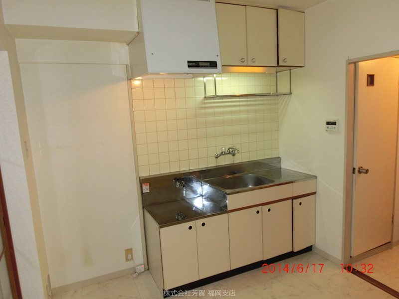 キッチン　同物件別部屋