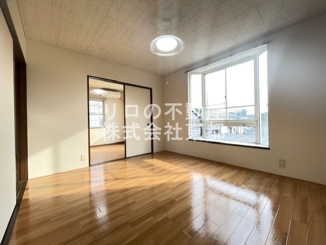 その他部屋・スペース　室内は落ち着いた温もりを感じるフローリングです☆