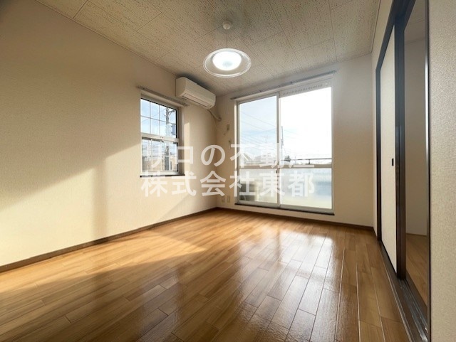 居室・リビング　２面採光なので、明るく風通しのよい過ごしやすいお部屋です♪