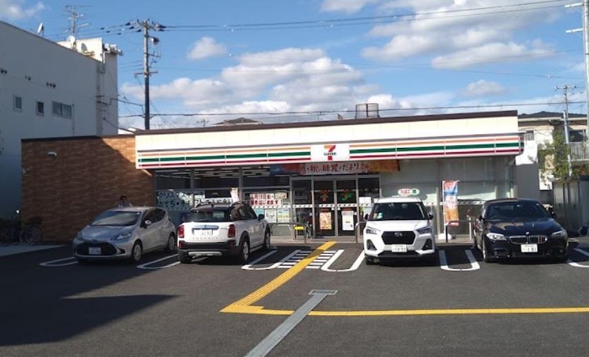 コンビニ　セブンイレブン西宮中前田町店（コンビニ）まで215m