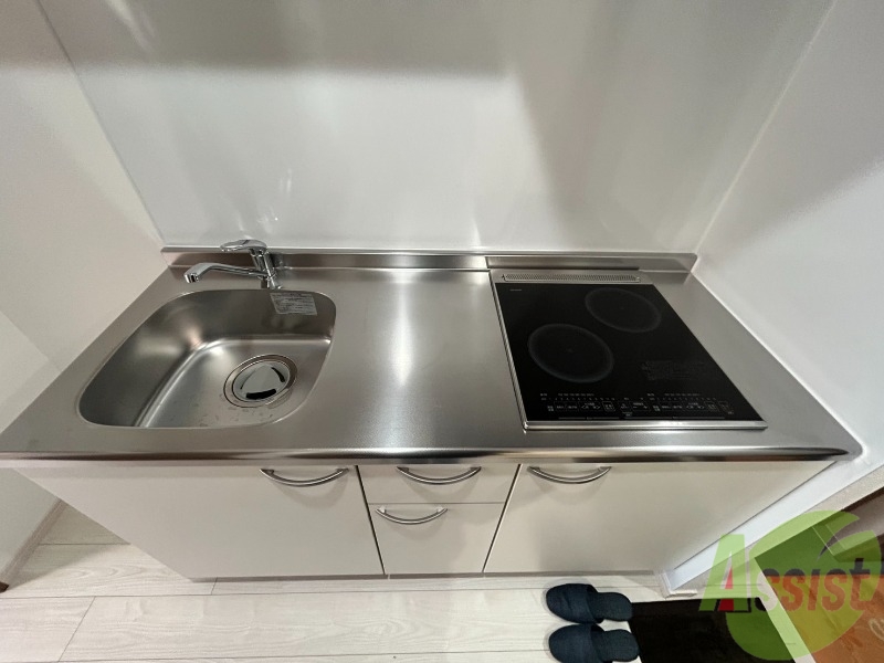 キッチン　キッチンにはＩＨコンロが二口あるので料理もしやすいです。