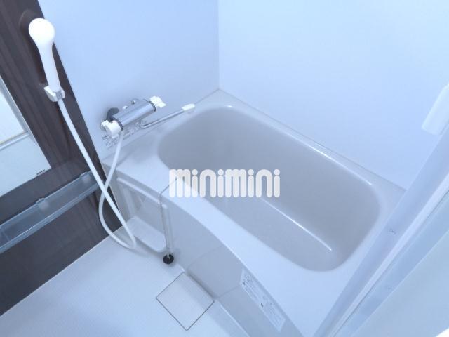 バス・シャワールーム　浴槽つきのお風呂です