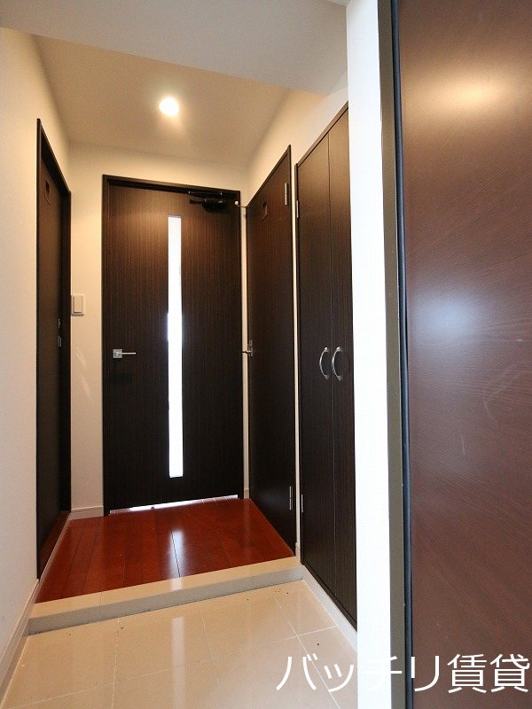 玄関　別号室タイプの為、現状を優先いたします