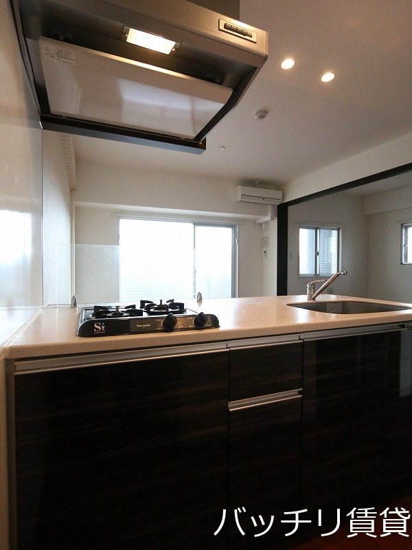キッチン　別号室タイプの為、現状を優先いたします