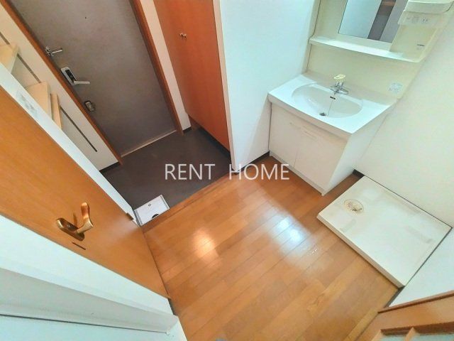 洗面設備　独立洗面台付です。