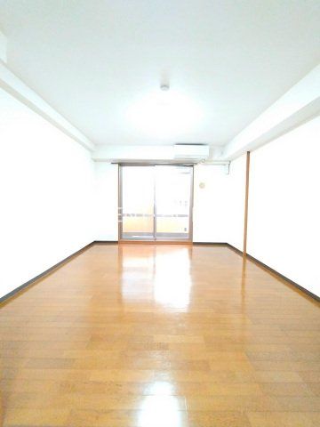 居室・リビング　広めの洋室です。