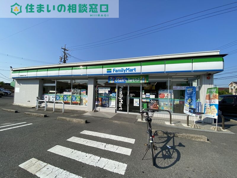 コンビニ　ファミリーマート高浜屋敷町四丁目店（コンビニ）まで700m
