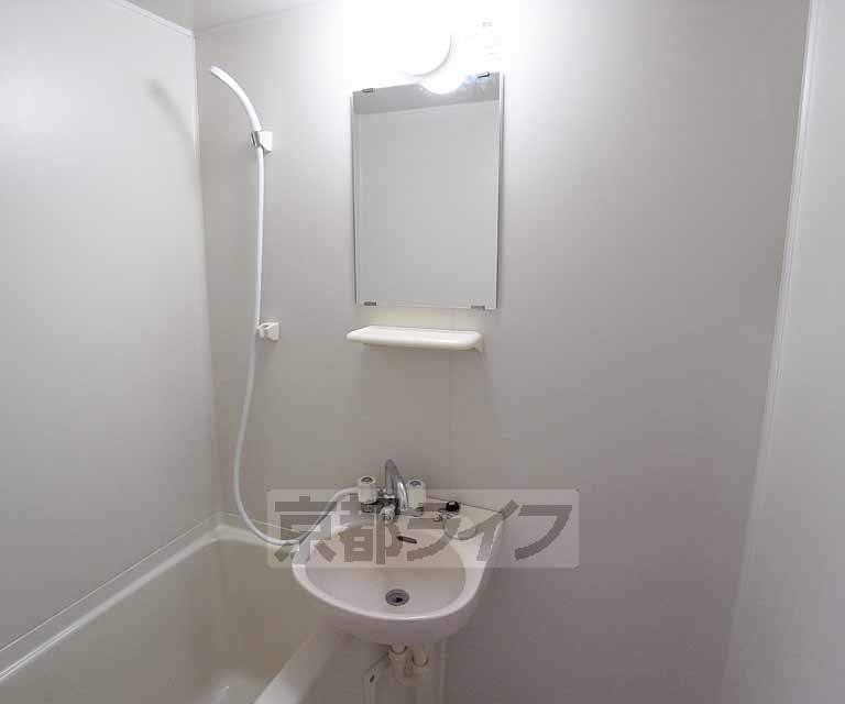 洗面設備　洗面台も綺麗です