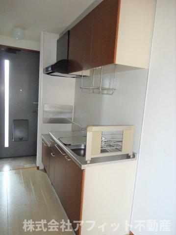 キッチン　吊戸棚付き