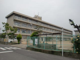 小学校　福山市立 多治米小学校（小学校）まで291m