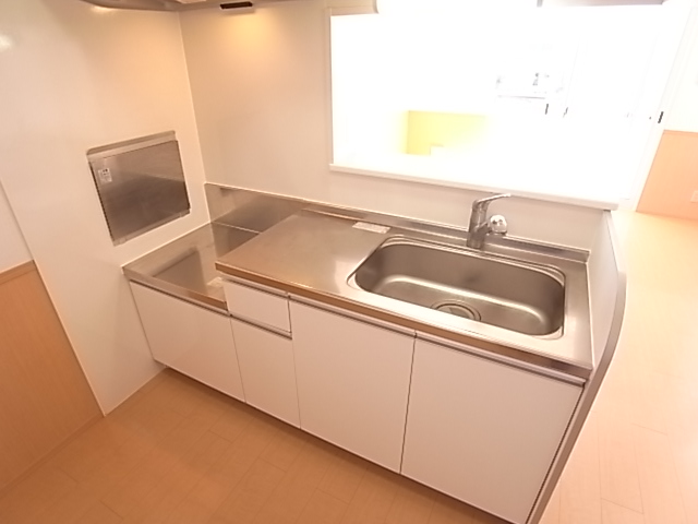 キッチン　コンパクトなキッチンで掃除もラクラク