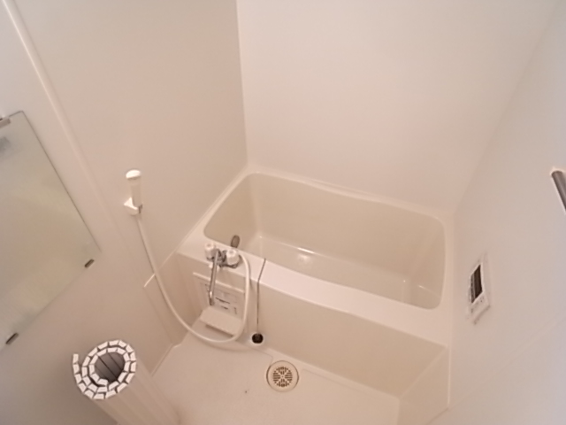 バス・シャワールーム　コンパクトで使いやすいお風呂です