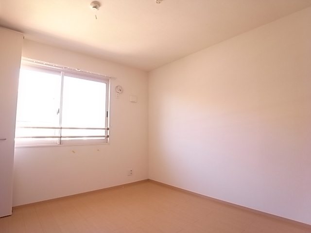 その他部屋・スペース　広くて明るい寝室