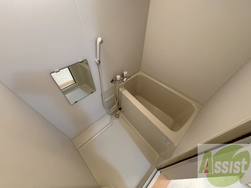 バス・シャワールーム　ユニットバスです。疲れを癒すのに欠かせませんね！