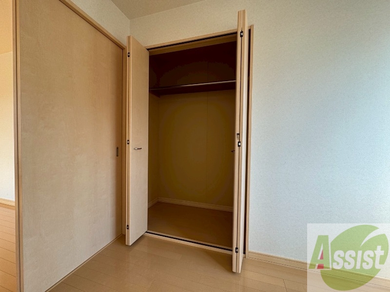 収納　寝室の収納です。部屋がすっきり片付きます。