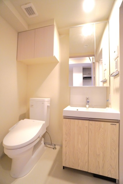 トイレ　※写真は同タイプ住戸です。