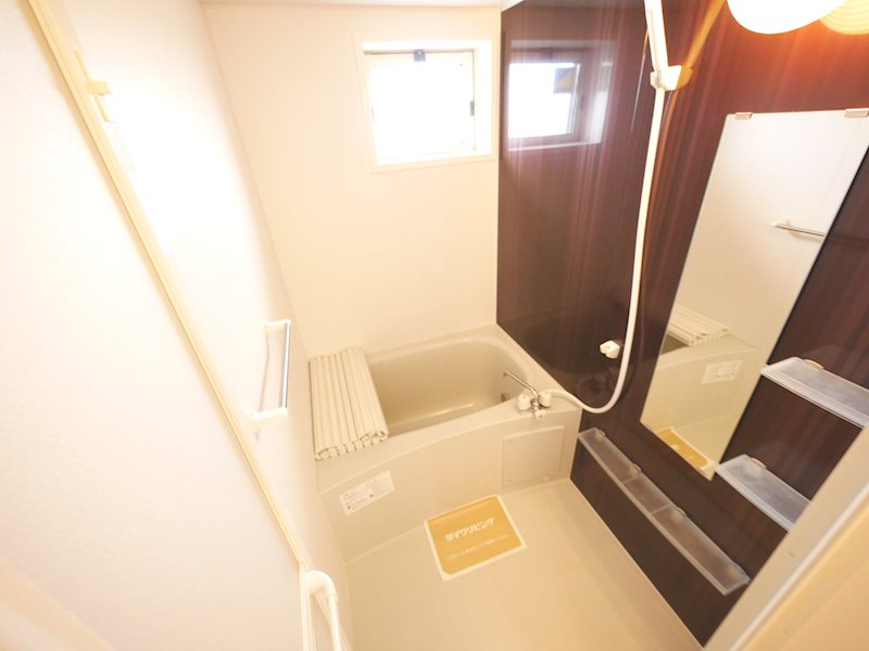 バス・シャワールーム　追焚き給湯、シャワー