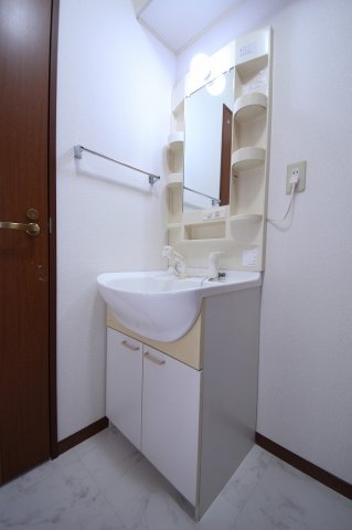 洗面設備　使いやすい独立洗面台です