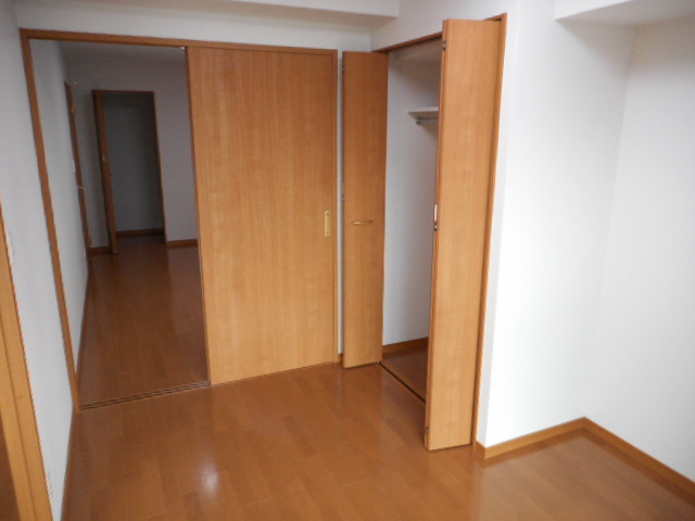 収納　※モデル写真