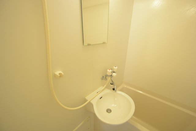 洗面設備　浴室内に洗面台がついています！
