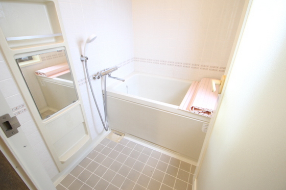 バス・シャワールーム　※別部屋の写真です。