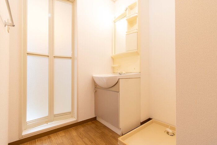 洗面設備　ゆったりとスペースのある洗面所