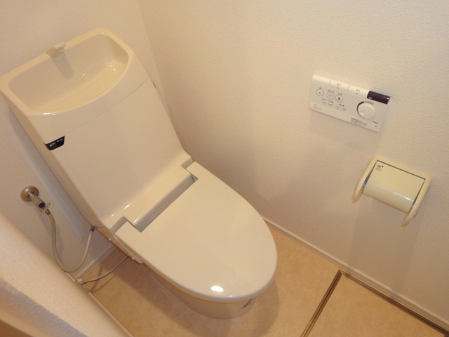 トイレ　★うれしいウォシュレット付き★