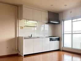 キッチン　※参考写真※換気のできる窓のあるキッチンはガスコンロ設置可能