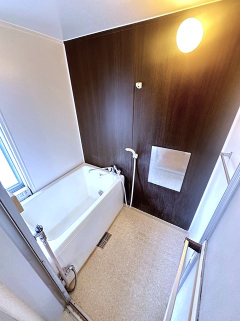 バス・シャワールーム　※参考写真※清潔感のある浴室です♪窓があるので湿気対策OK！