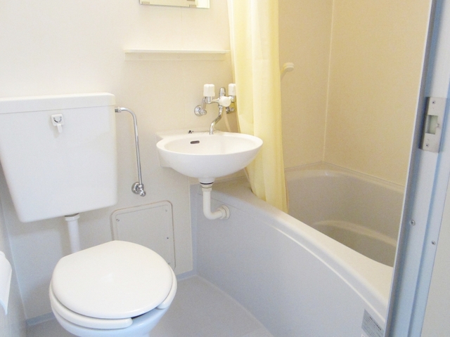 バス・シャワールーム　手入れも簡単3点ユニットです。