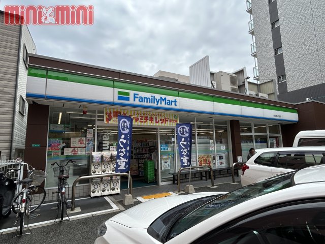 コンビニ　ファミリーマート　新北野三丁目店（コンビニ）まで13m