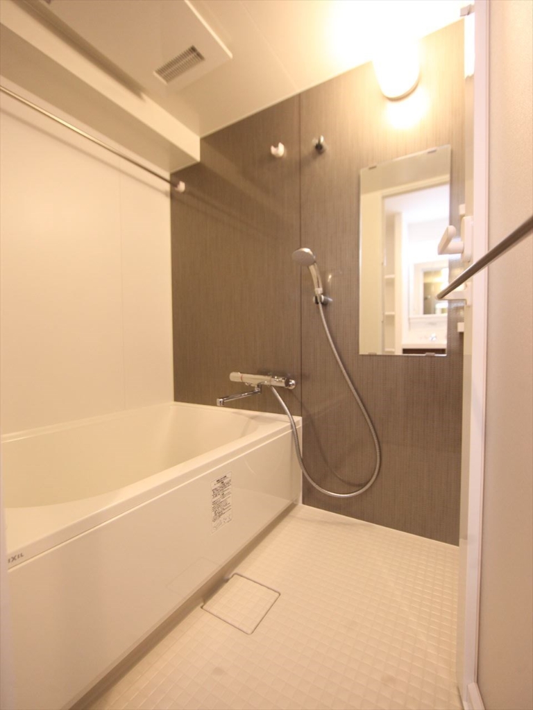 バス・シャワールーム　バスルーム　浴室暖房乾燥機付き