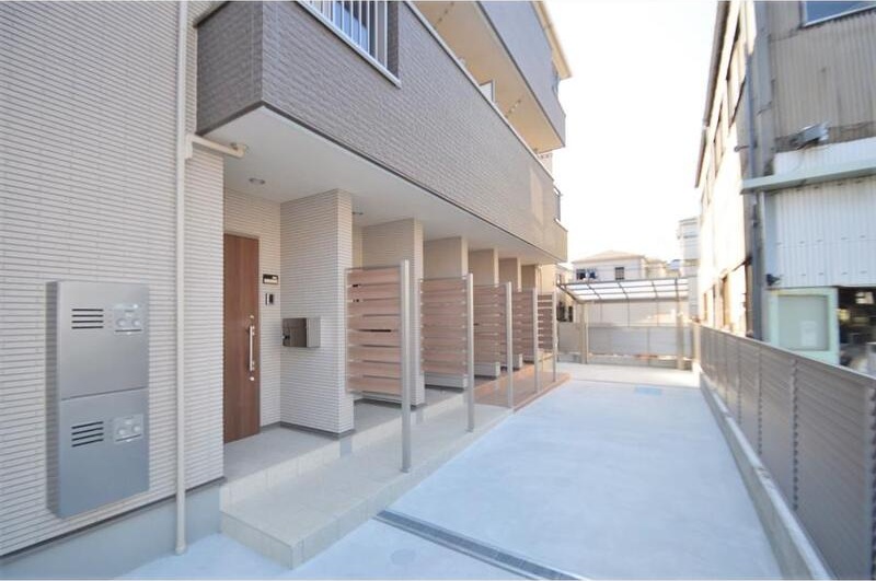 エントランス　お洒落な建物デザイン♪