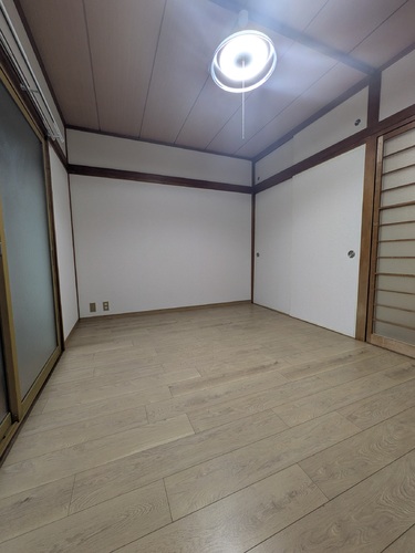 居室・リビング　約6.0畳の洋室はフローリング仕様です。