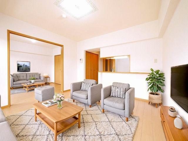 居室・リビング　CGで家具等を配置したもので家具等は含まれません