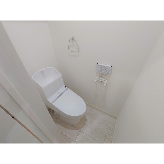 トイレ　温水洗浄便座