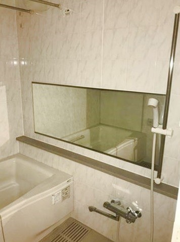 バス・シャワールーム　嬉しい追い焚き・浴室乾燥機付きです♪