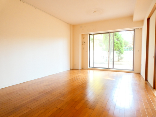 居室・リビング　開放感のあるゆったりとしたお部屋です♪