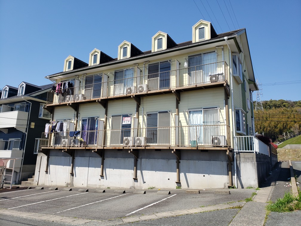 建物外観　間取り反転タイプです。