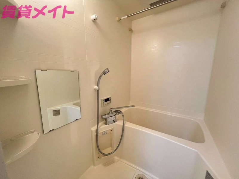 バス・シャワールーム　別部屋写真となります。