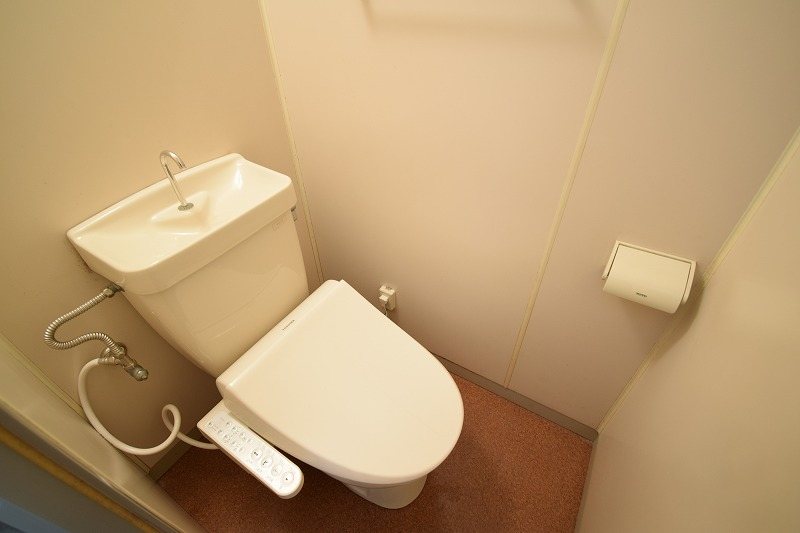 トイレ　洗浄暖房便座付き