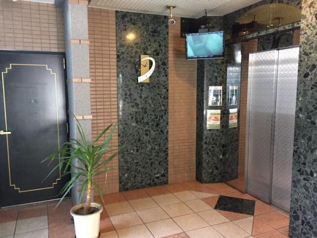 ロビー　【防犯設備】１階ＥＶ前にもＴＶモニターあり。