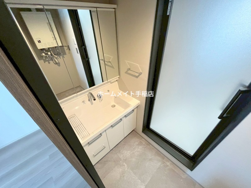 洗面設備　便利な洗面台付きでございます！