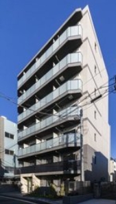 建物外観　鉄筋コンクリート造のがっちりとした建物。