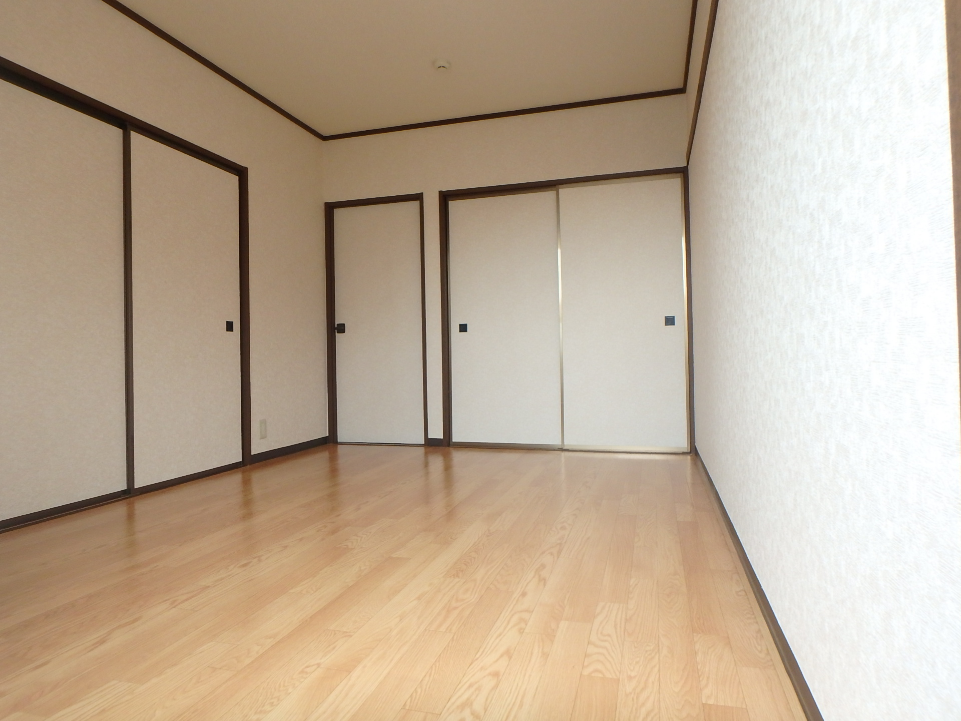 その他　同建物別号室